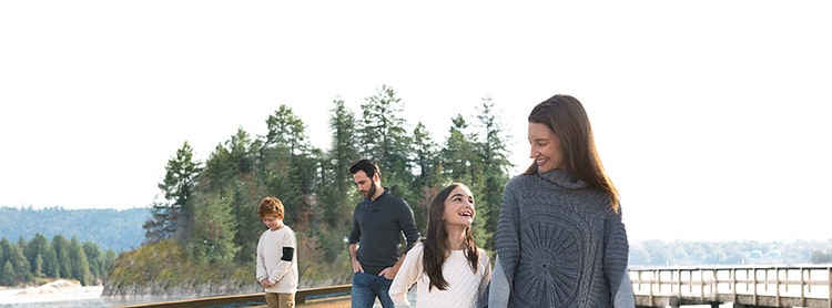 actor portrayal of a mom with daughter and a father with son